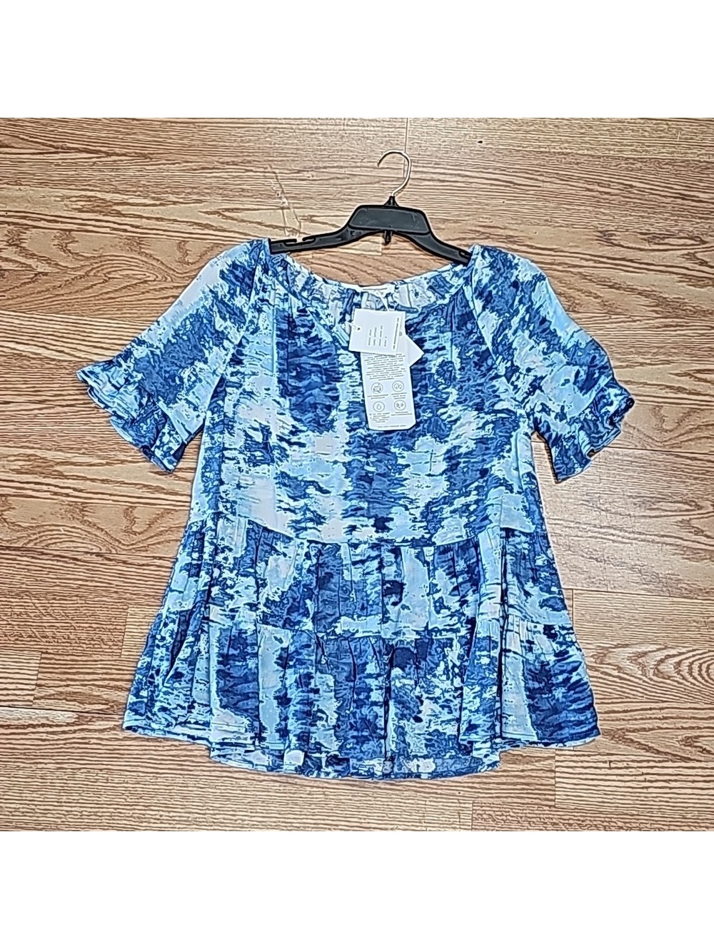 NWT beach lunch lounge collection Babydoll shirt.  Flare Sleeves.   Small.